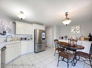 211 Alter Ave, Staten Island, NY 10305 - photo 3