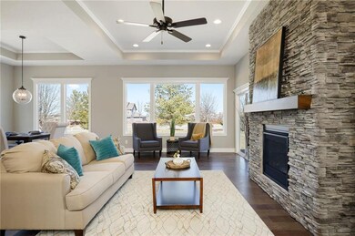 1114 SW Cheshire Dr, Lee's Summit, MO 64083 - photo 4