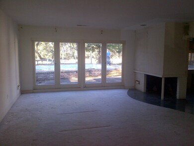 Spacious Living Room Dining room