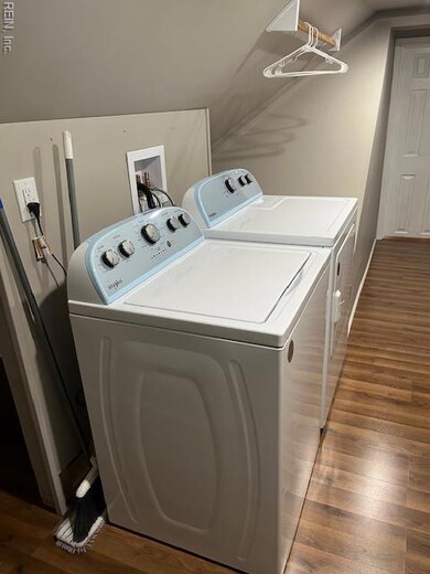 Washer/dryer included