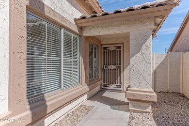 1638 N-003-003-Entryway-MLS_Size