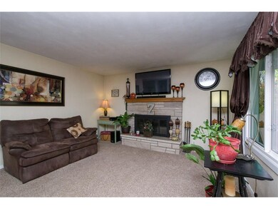 51 Julia Ann Dr NW, Cedar Rapids, IA 52405 - photo 2