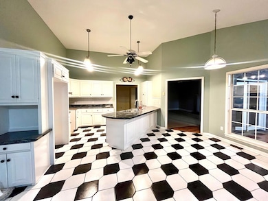 1907 W Linden St, Corinth, MS 38834 - photo 6