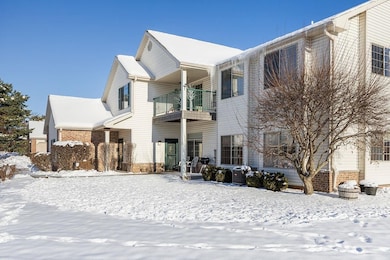 146 Pheasant Run unit C, Johnson Creek, WI 53038 - photo 2