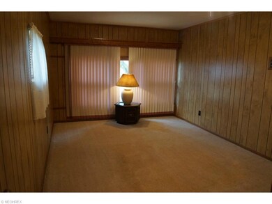 LARGE MASTER BEDROOM