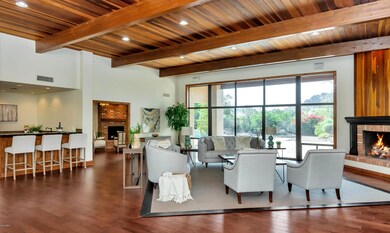 Great Room w Wet Bar