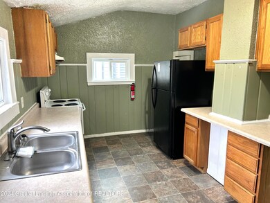 1421 Lyons -17