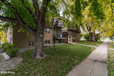 1814 22nd Ave S, Grand Forks, ND 58201 - photo 2