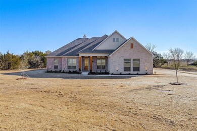1024 Gatlin Cir, Springtown, TX 76082 - photo 2