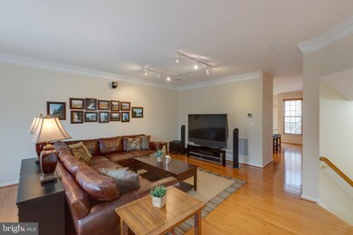 25820 Kirkwood Square, Chantilly, VA 20152 - photo 3