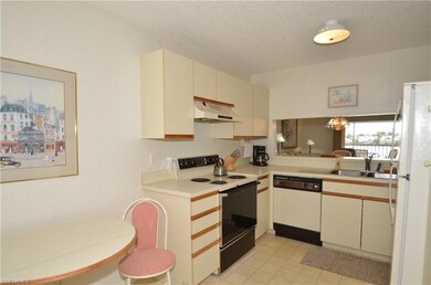 10682 Gulf Shore Dr unit 304, Naples, FL 34108 - photo 2