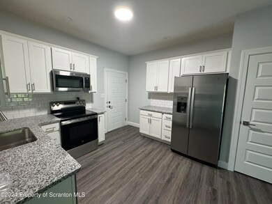 112 Circle Dr, Taylor, PA 18517 - photo 6