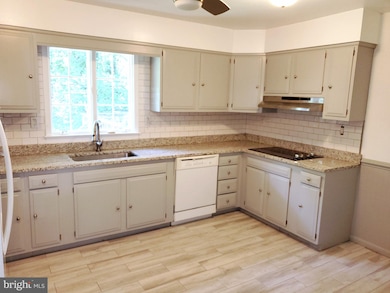 12407 Sir Lancelot Dr, Glenn Dale, MD 20769 - photo 2