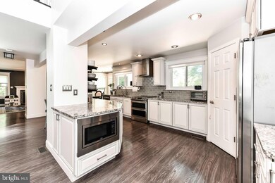 9701 Walthorne Ct, Burke, VA 22015 - photo 4