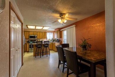 158 Woodridge Dr, Central Point, OR 97502 - photo 5