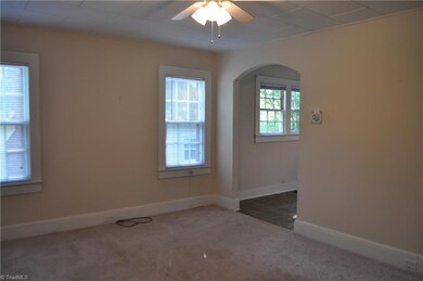 902 E Broad St, Statesville, NC 28677 - photo 5
