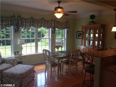 Breakfast Nook - Hardwood , Fan, Crown, Door to De