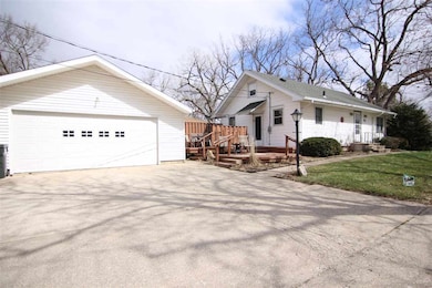 907 W 7th St, Cedar Falls, IA 50613 - photo 2