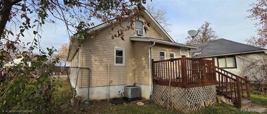 205 Hughes Ave, Pontiac, MI 48341 - photo 6