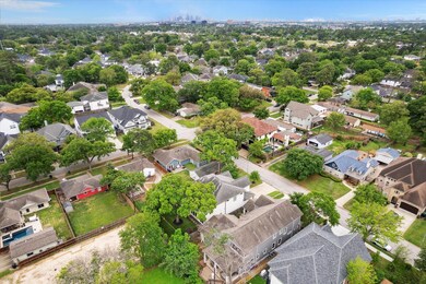 Zoned to the sought after Oak Forest Elementary sc