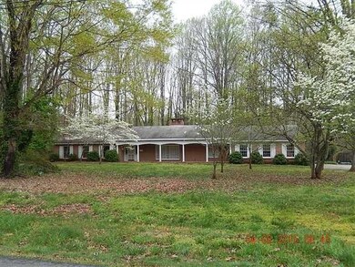 810 Woodland Dr, Siler City, NC 27344 - photo 4