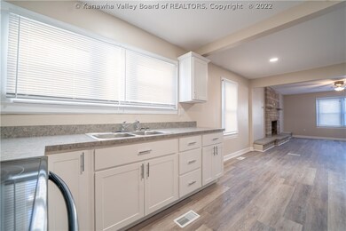 1009 West Virginia Ave, Dunbar, WV 25064 - photo 5