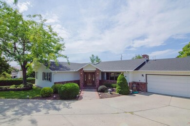 3  8 N 41st Ave
