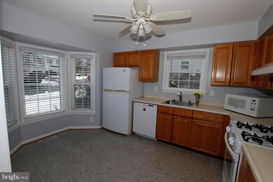 7913 Gambrill Ct, Springfield, VA 22153 - photo 3