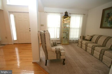 9813 Pheasant Run Ct, Laurel, MD 20708 - photo 3