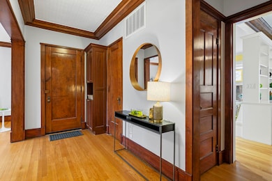 The Pattington unit L6, Chicago, IL 60613 - photo 2