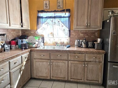2217 Fairfax Rd, Bakersfield, CA 93306 - photo 4