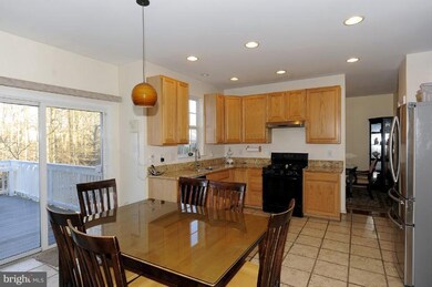 19319 Golden Meadow Dr, Germantown, MD 20876 - photo 2