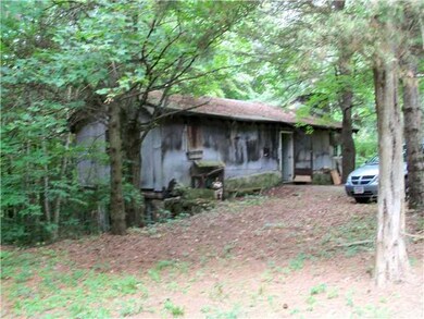 Other. Old hunting cabin (not safe).