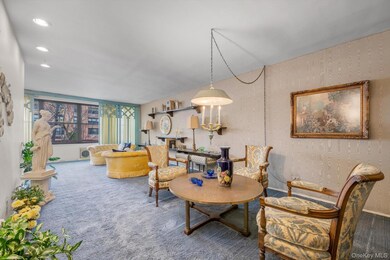 Windsor Park unit 1c, Oakland Gardens, NY 11364 - photo 3