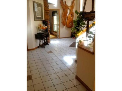 Entry/Foyer.