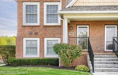 700 Eagle Dr unit 1, Fenton, MI 48430 - photo 2