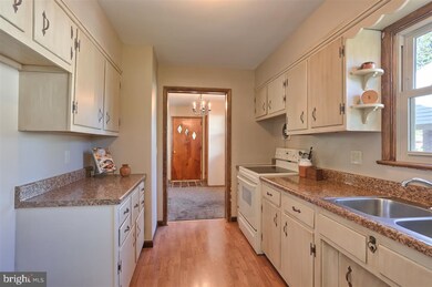 880 S Harrison St, Palmyra, PA 17078 - photo 5