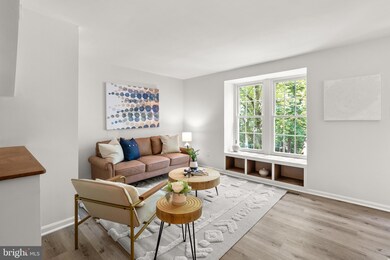 11027 Barton Hill Ct, Reston, VA 20191 - photo 2