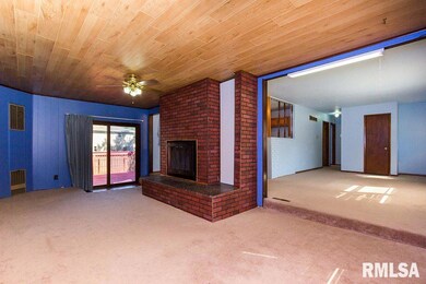 6304 Scott St, Davenport, IA 52806 - photo 6