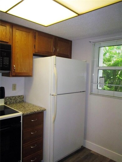 Kitchen complete With Window