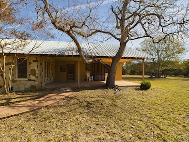 1237 Hollmig Ln, Fredericksburg, TX 78624 - photo 2