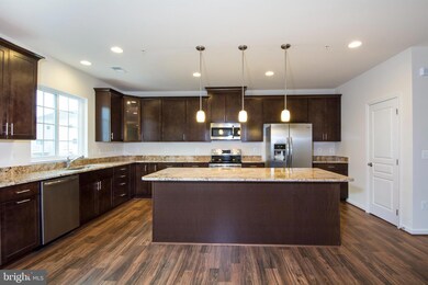 14894 Mason Creek Cir, Woodbridge, VA 22191 - photo 6