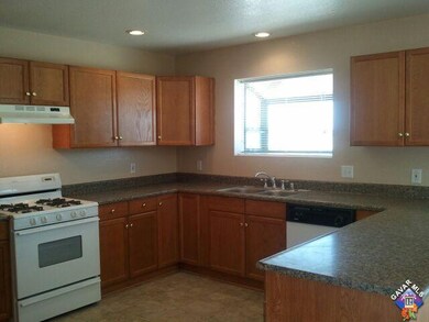 5902 Margaritha Ln, Rosamond, CA 93560 - photo 7