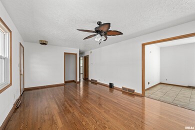 2525 4th Street A, East Moline, IL 61244 - photo 4