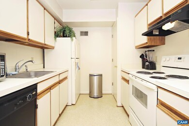 103 Turtle Creek Rd unit 9, Charlottesville, VA 22901 - photo 4