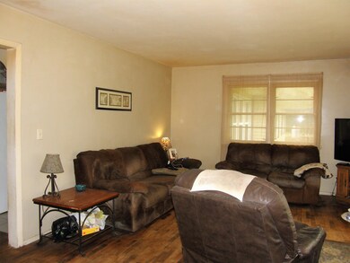 60231_4_LivingRm