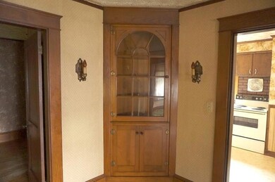 DINING ROOM BUILT IN