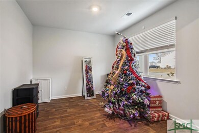 Formal dining / flex room