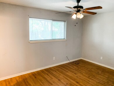 1906 Rainy River Dr, Houston, TX 77088 - photo 4