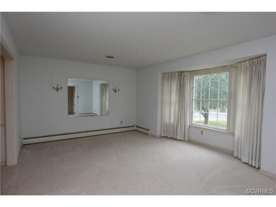 LARGE BRIGHT  LIVING ROOM WITH BAY WINDOW, CARPET 